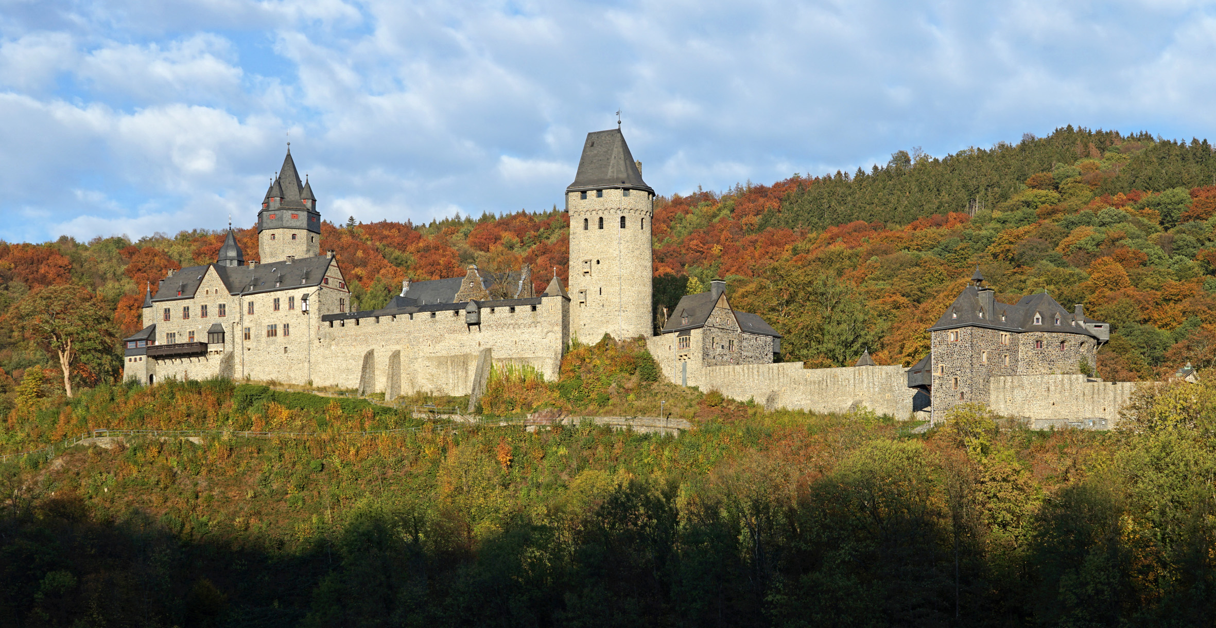 Burg Altena im Herbst - Foto 300 dpi 20 cm Stephan Sensen.jpg