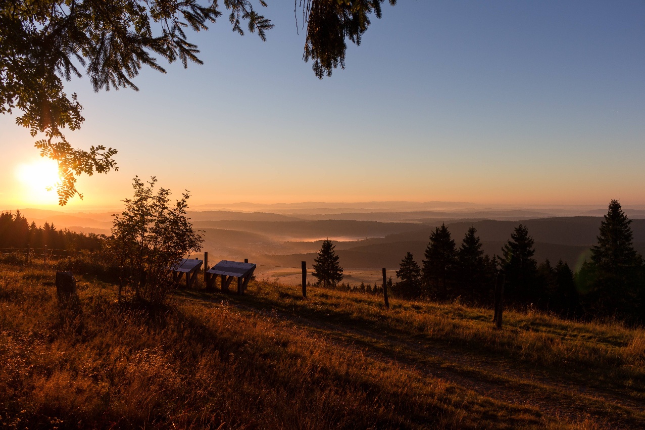 Blick bei Sonnenaufgang vom Kalied 